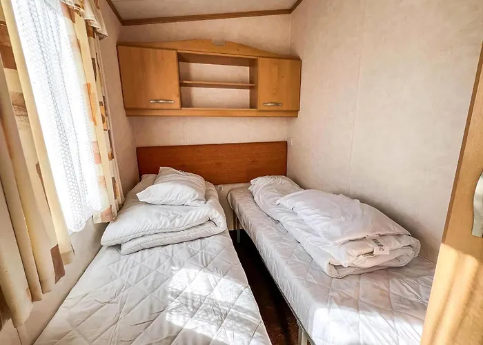 6 Berth Dog Friendly Caravan In Hunstanton In Norfolk Ref 13014L