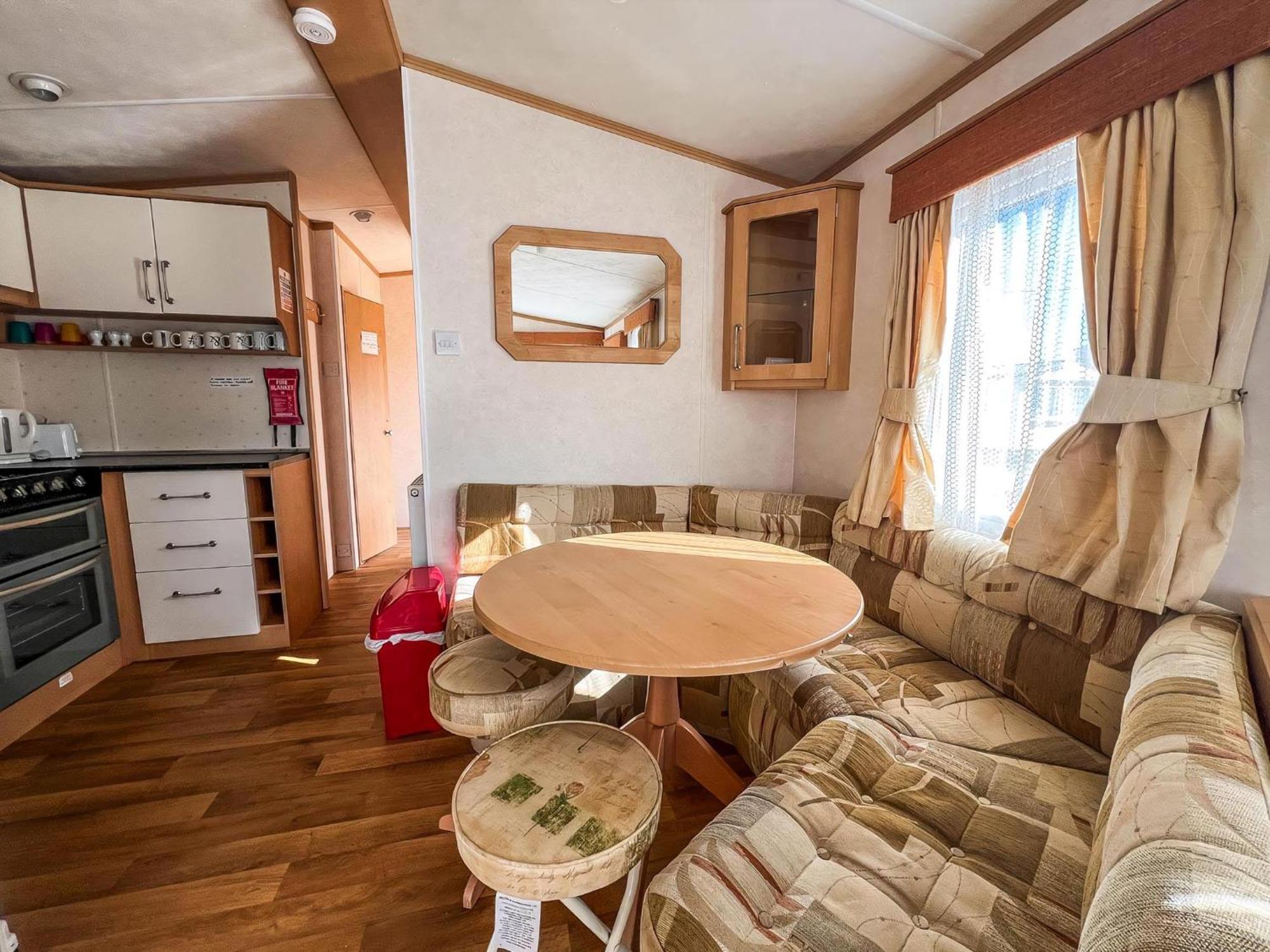 6 Berth Dog Friendly Caravan In In Norfolk Ref 13014l Campsite