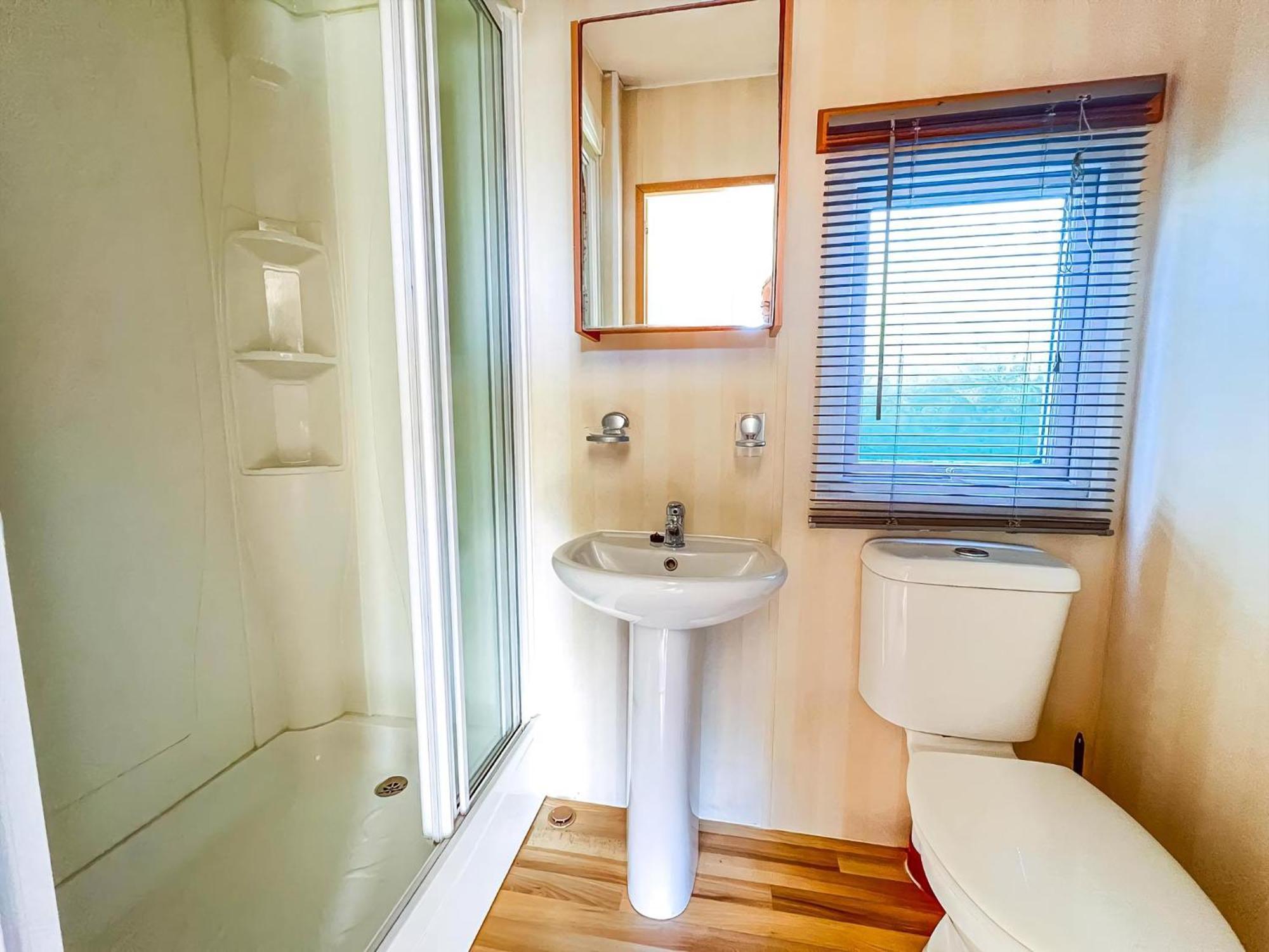 6 Berth Dog Friendly Caravan In In Norfolk Ref 13014l * Hunstanton