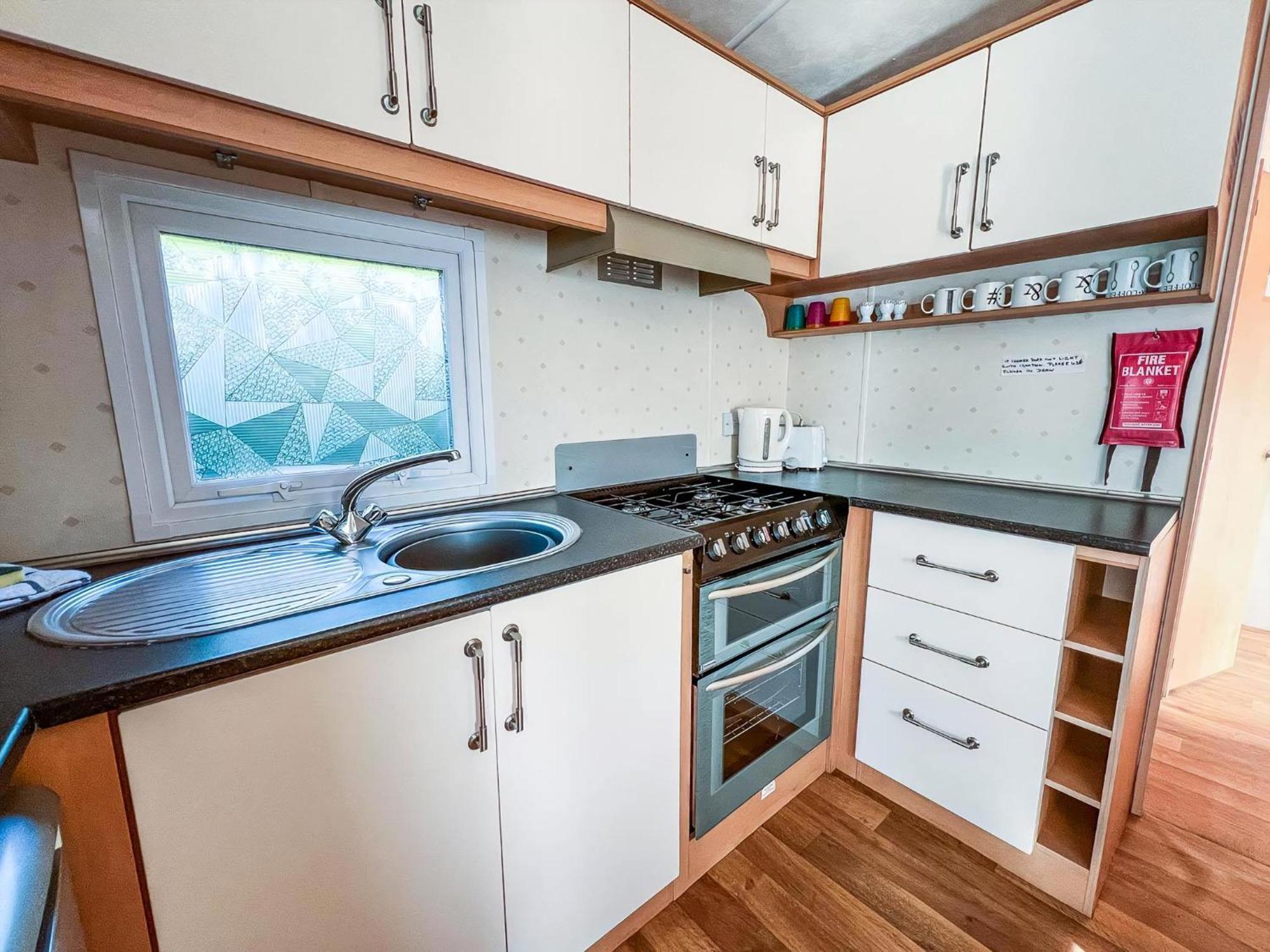 Campsite 6 Berth Dog Friendly Caravan In In Norfolk Ref 13014l *